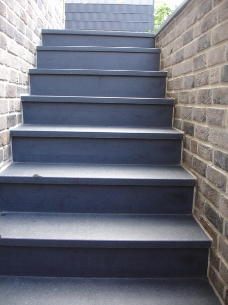 Treppen - Natursteinbetrieb Francisco in Linnich